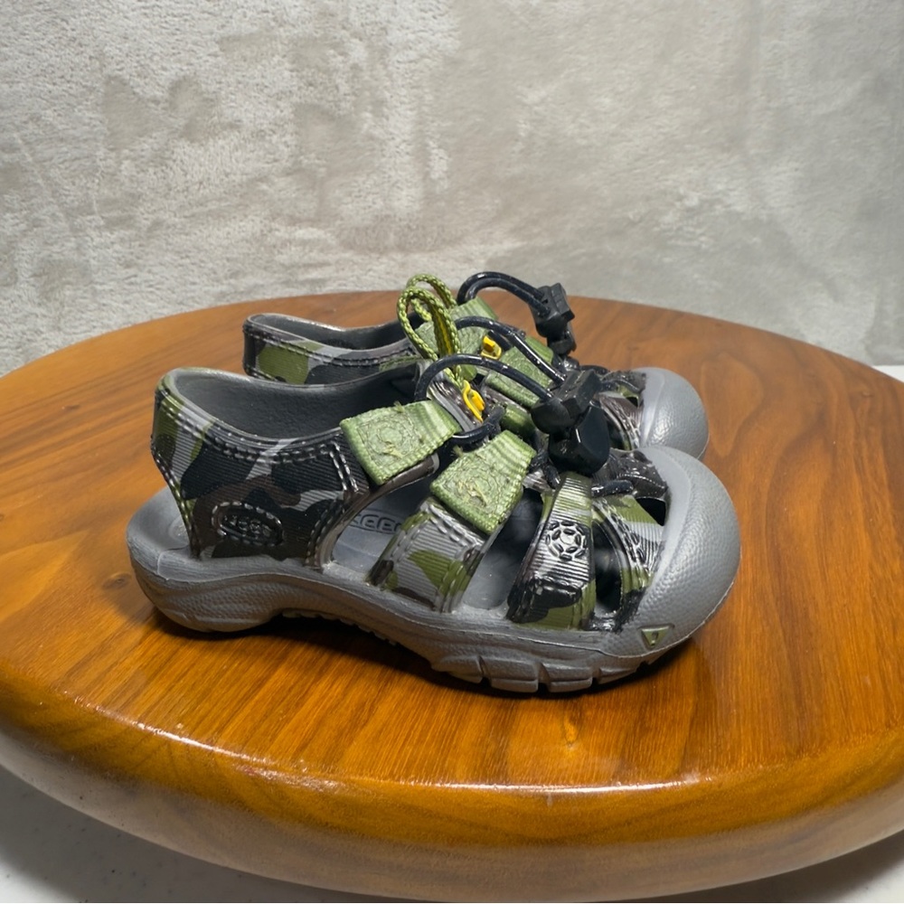 Keen Newport H2 Camo Sandals Toddler Sz 4 Green Grey Waterproof Hiking